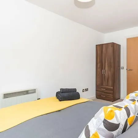 Apartment Stunning 2br Waterside Close To Station *